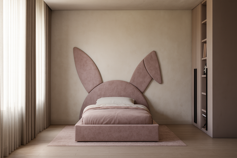 Kindvriendelijk roze headboard op maat met speels design en konijnenoren